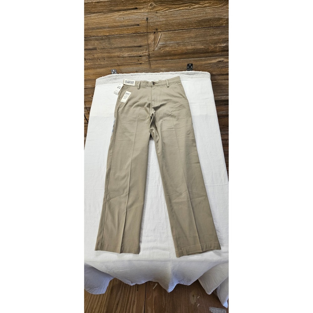 Dockers Classic Fit Khaki Chinos Tan All Motion Comfort Waist 30x30 NEW